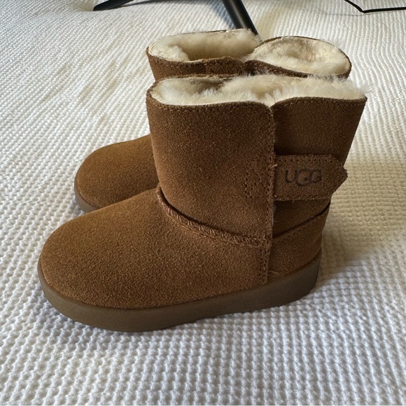 Ugg Baby/Toddler boots in Chestnut - size 4/5 - Picture 4 of 12